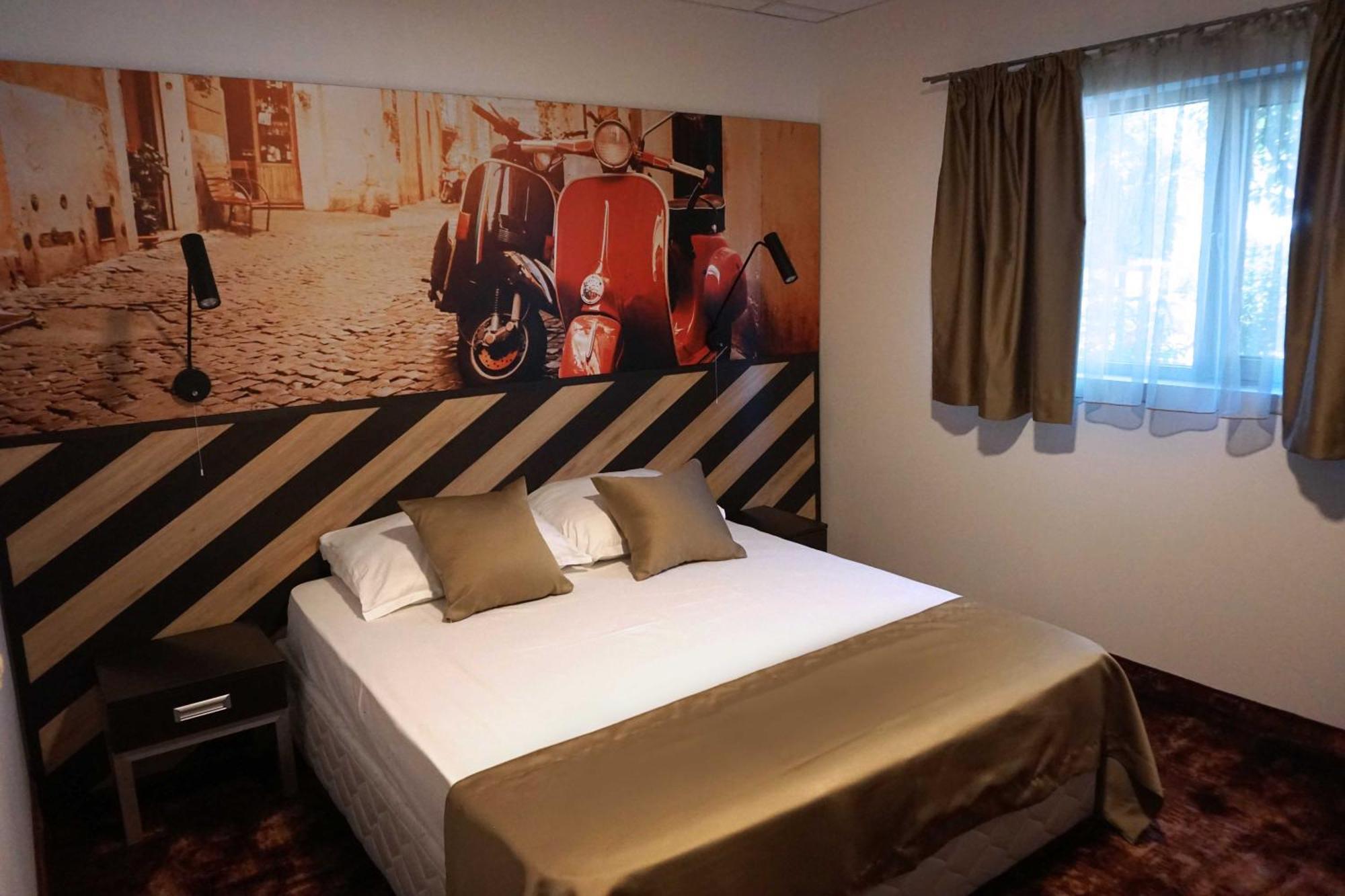 Hotel Ihtiman Buitenkant foto